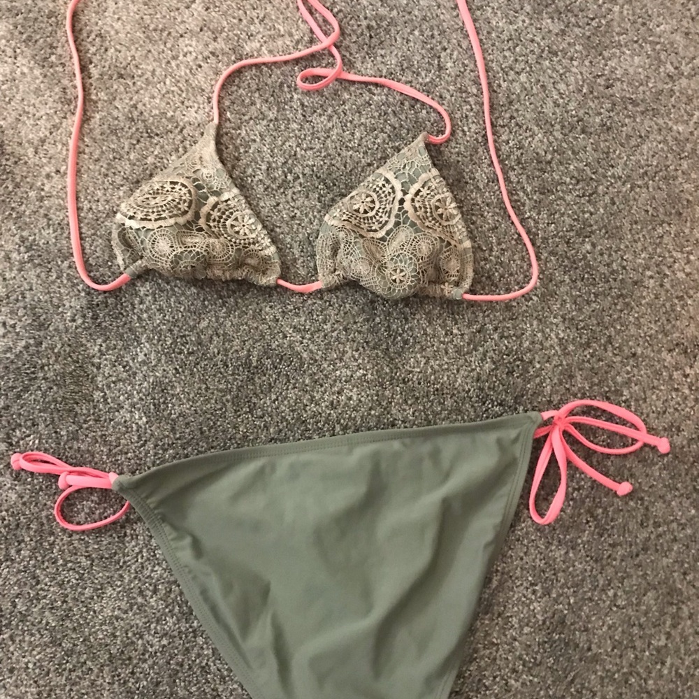 Bikini set - Picture 3 of 4